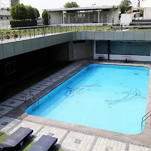 4* Hotel Dee Marks Y