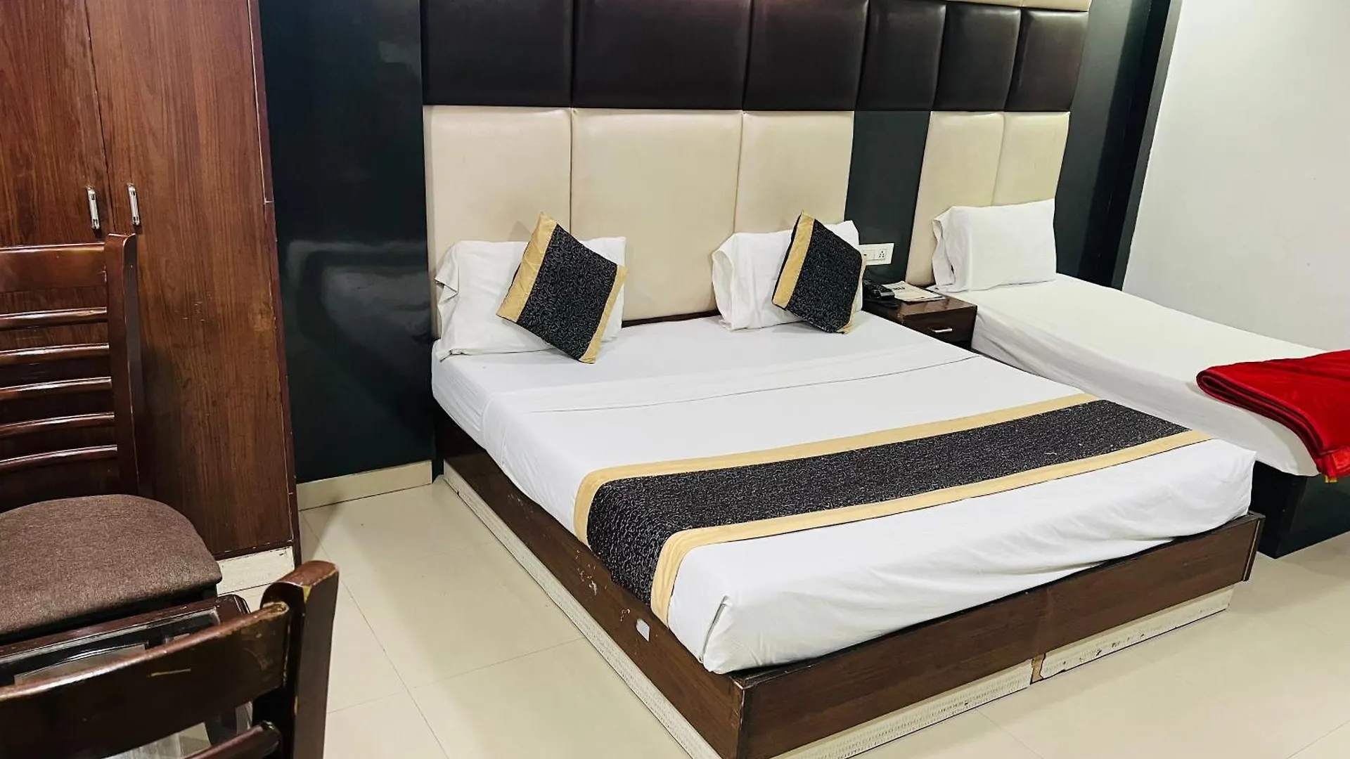 Hotel Clayton New Delhi 4*,