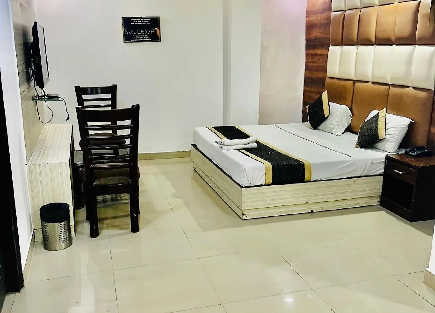 Hotel Clayton New Delhi 4*,  India